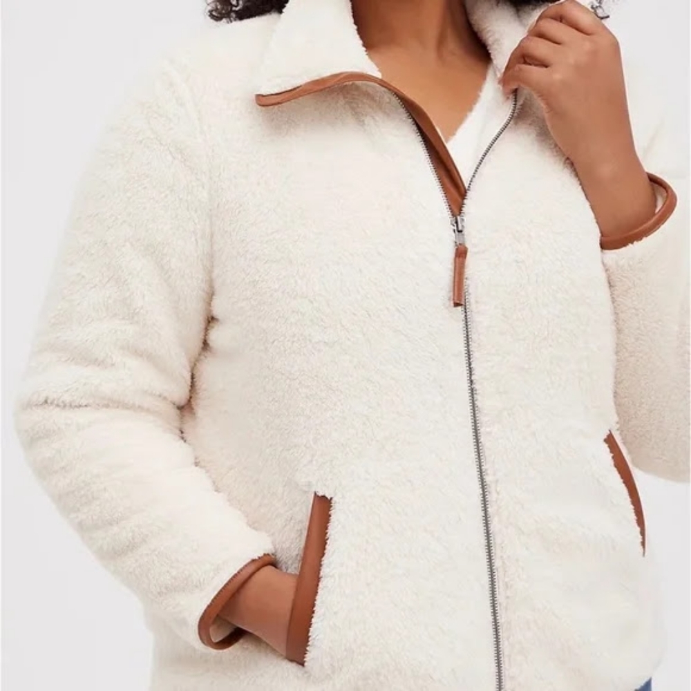 NWT Torrid Jacket 4X Faux Sherpa faux Leather Trim Ivory Size 4x Coat Zip Front